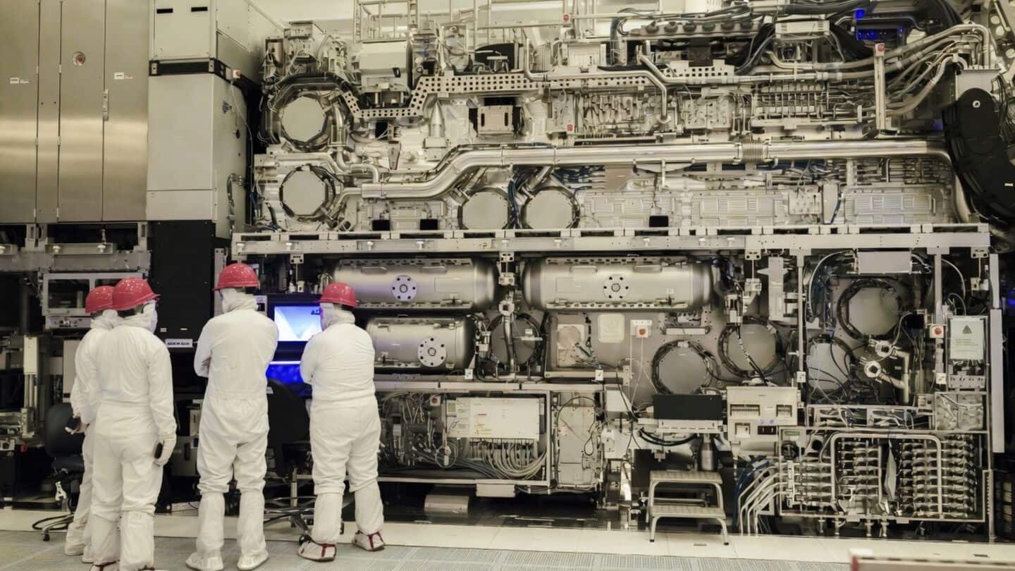 China rolls out 1st prototype EUV lithography machine challenging ASML