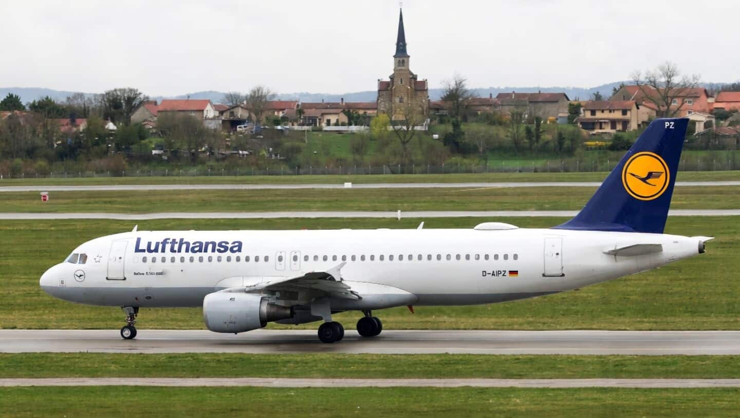 Lufthansa flight from Frankfurt to Hyderabad receives bomb threat email