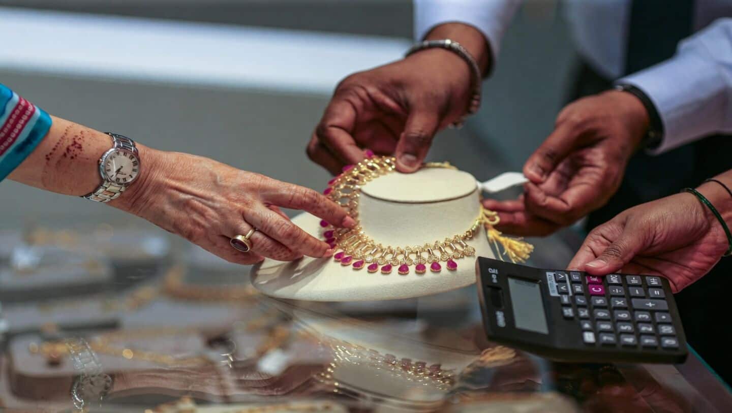 India's gold demand drops over half amid 15% customs duty