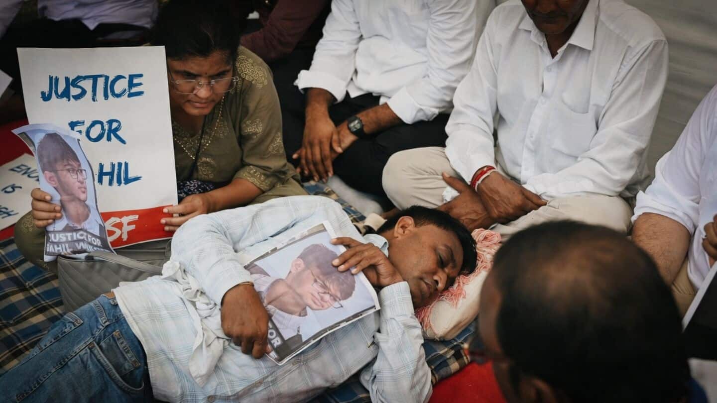 Sahil Wakode's parents demand arrests during Mumbai hunger strike