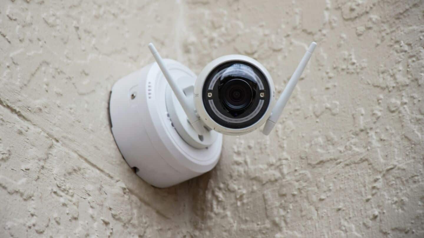 AI powered security cameras spot people, track movements, ignore background