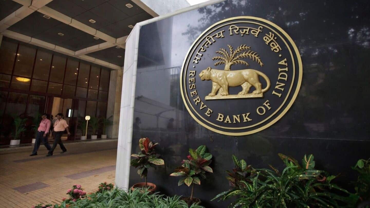 RBI bans rebooking of forex derivative contracts after rupee fell