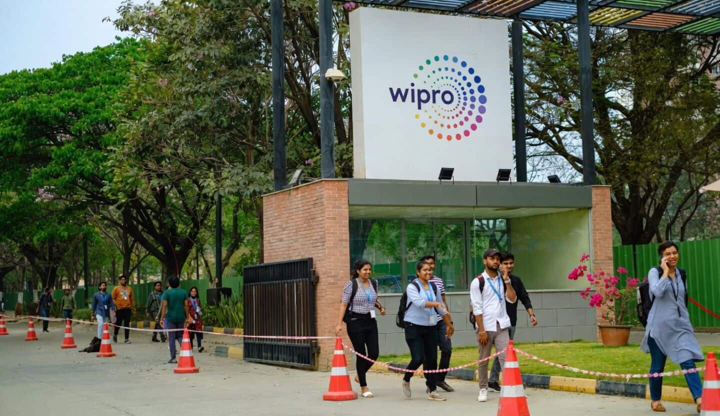 विप्रो का राजस्व 1.6 फीसदी गिरा, बुकिंग में मारी बाजी