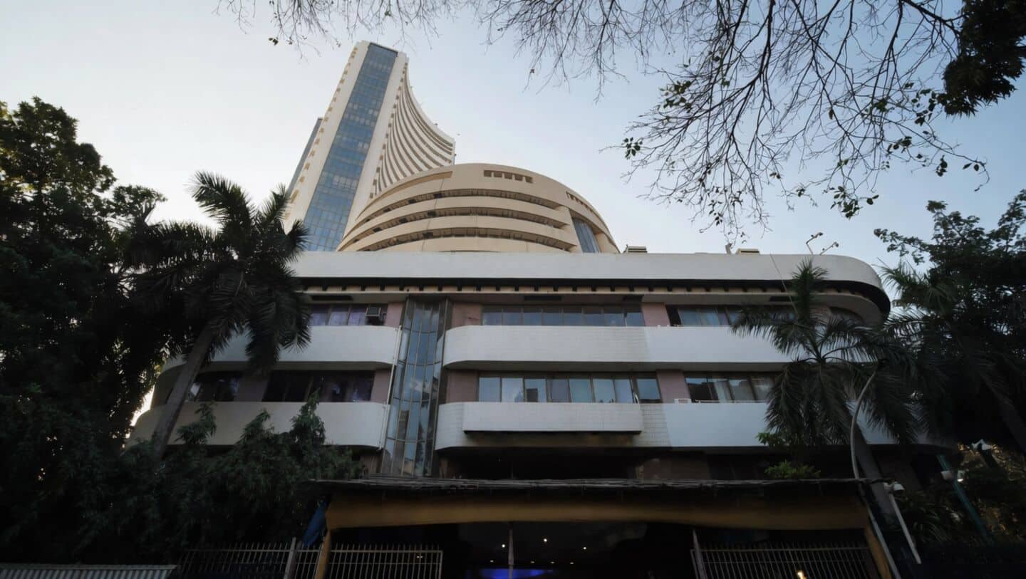 Sensex drops over 400 points despite positive global signals