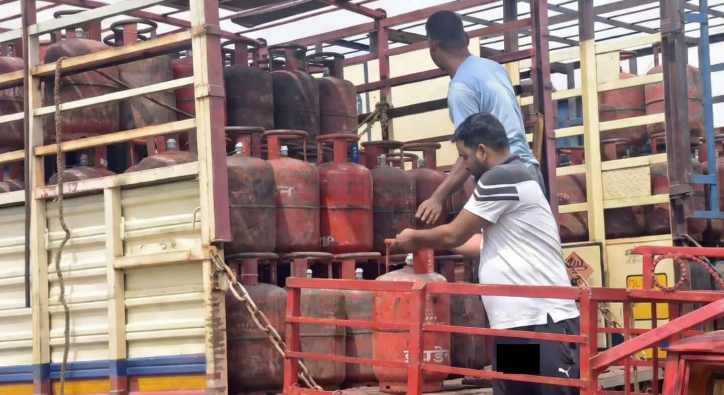 India boosts fertilizer stocks amid LNG crisis