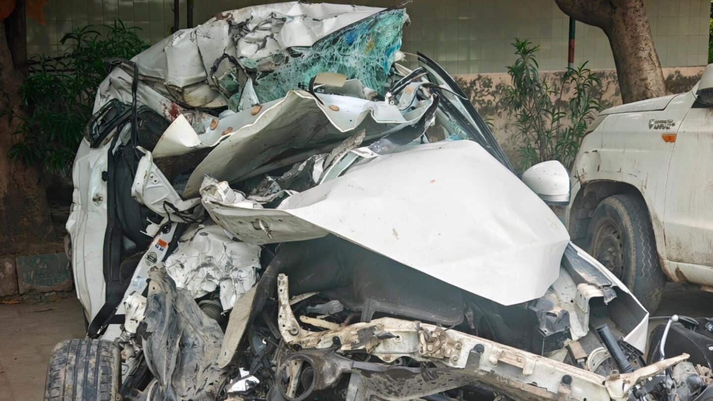 Trailer truck crashes through divider on Yamuna Expressway, killing 4