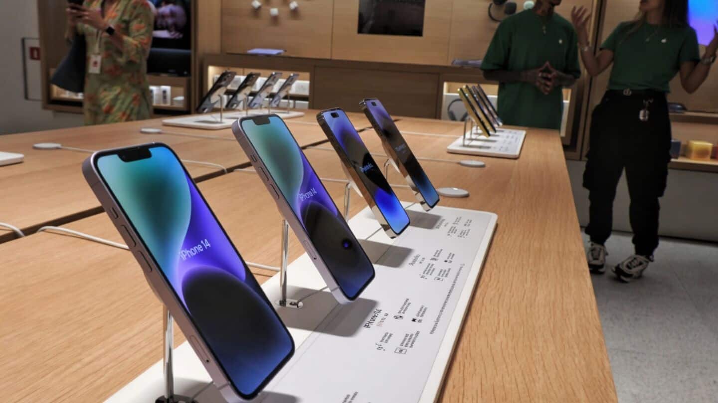 India smartphone sales likely down 12% while value up 5%