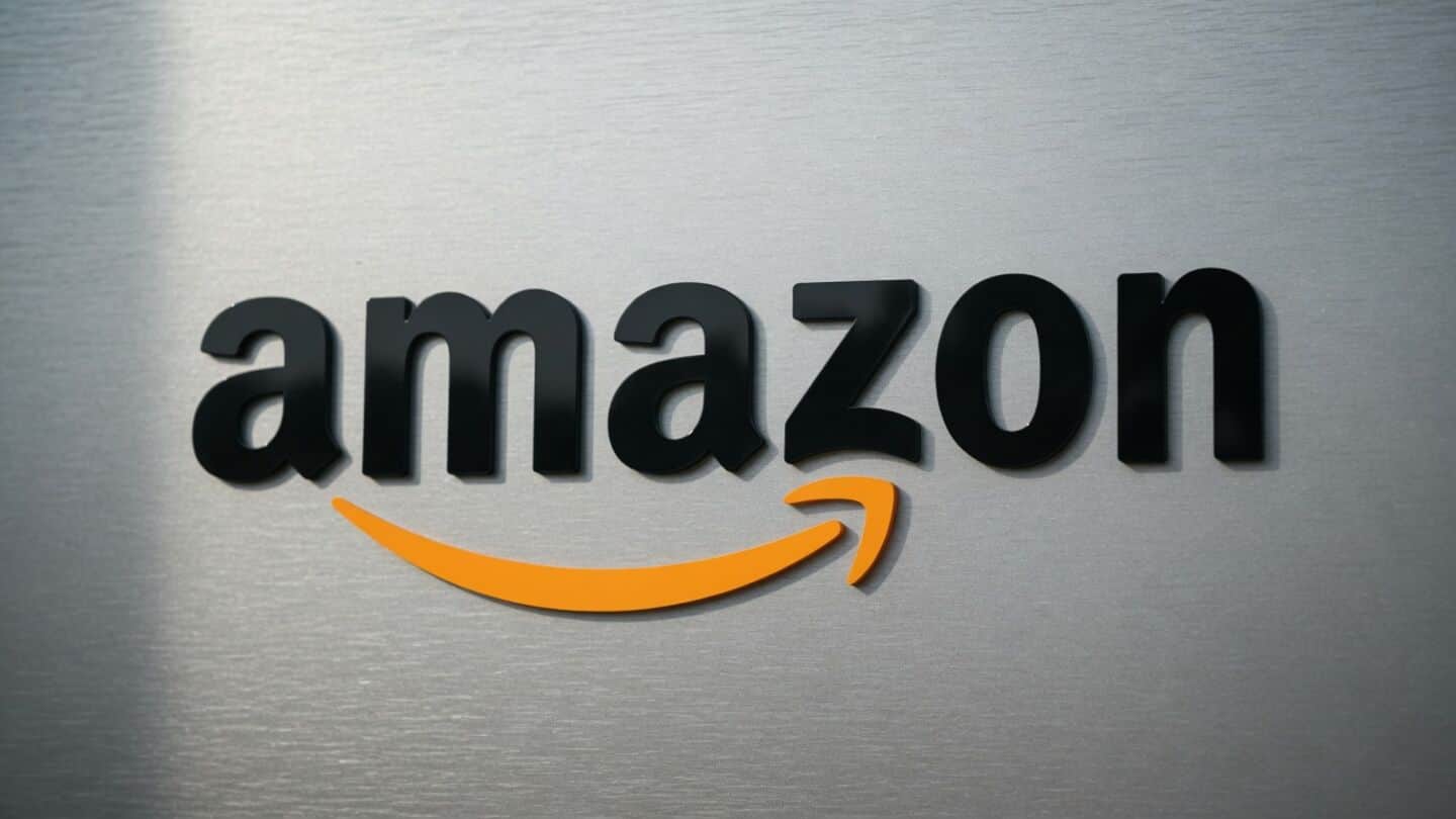 Amazon builds AI to route warehouse workers, faces manager backlash