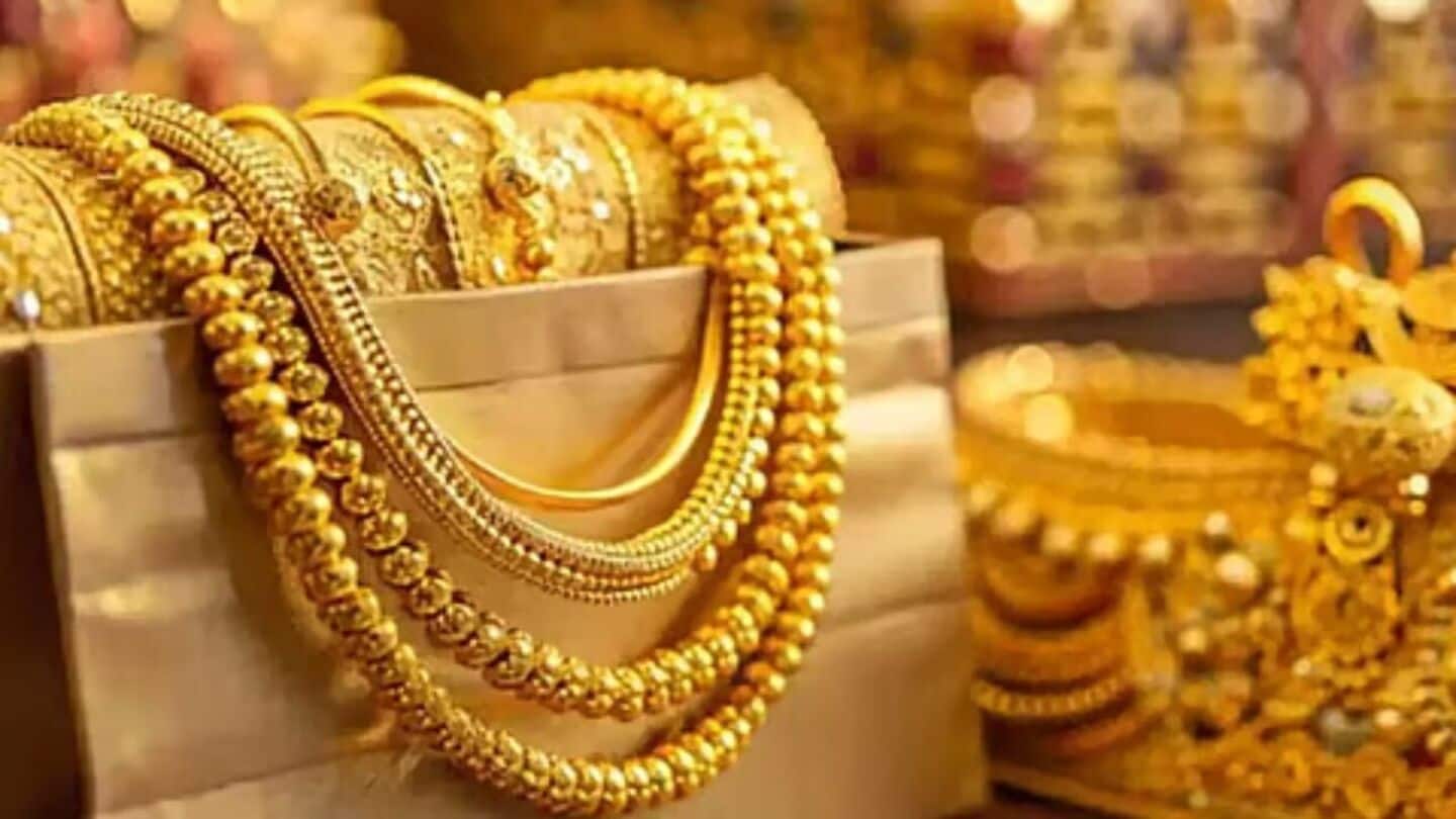 Gold prices soar by ₹800 in Delhi: Check rates here