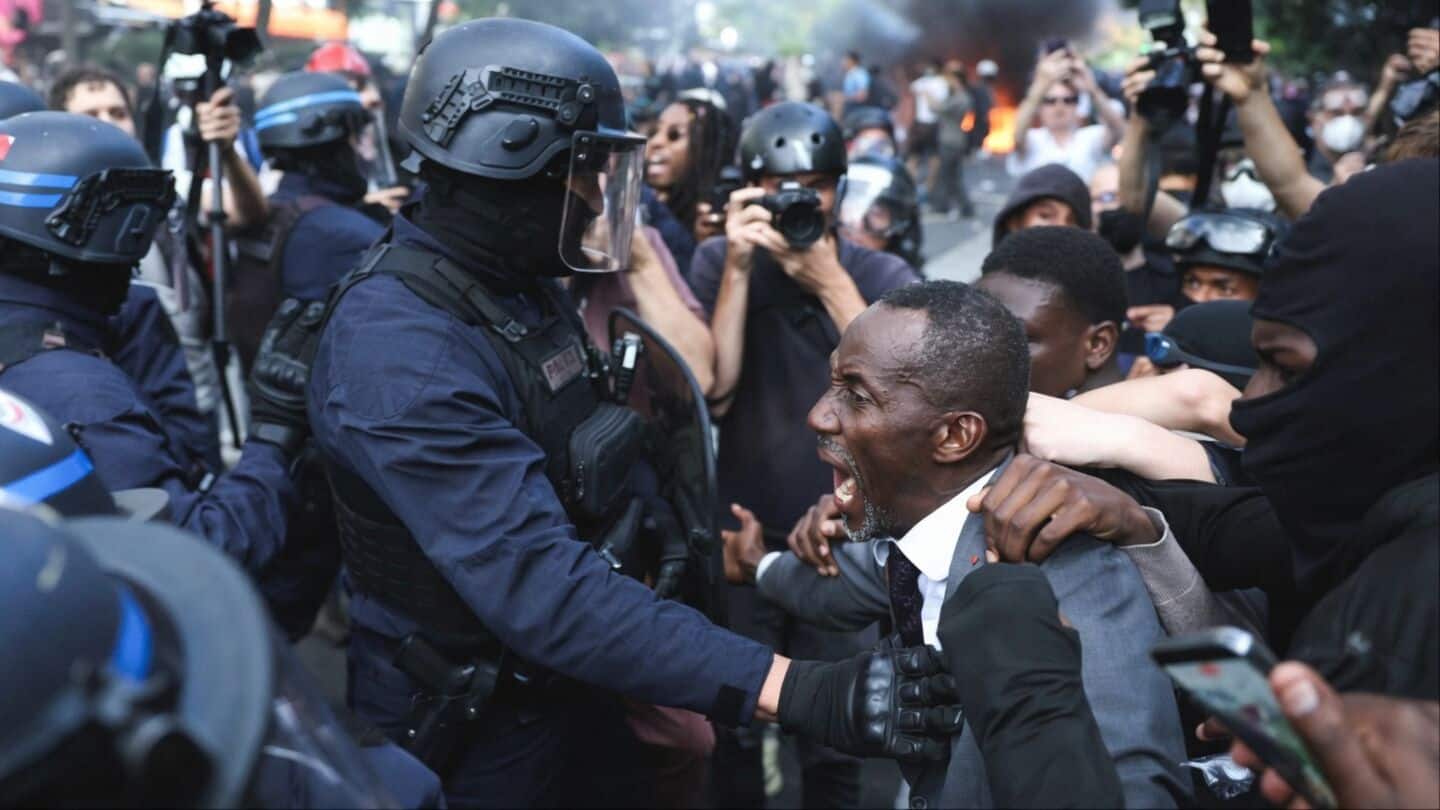 Saint-Denis mayor Bally Bagayoko shields students from police amid protests