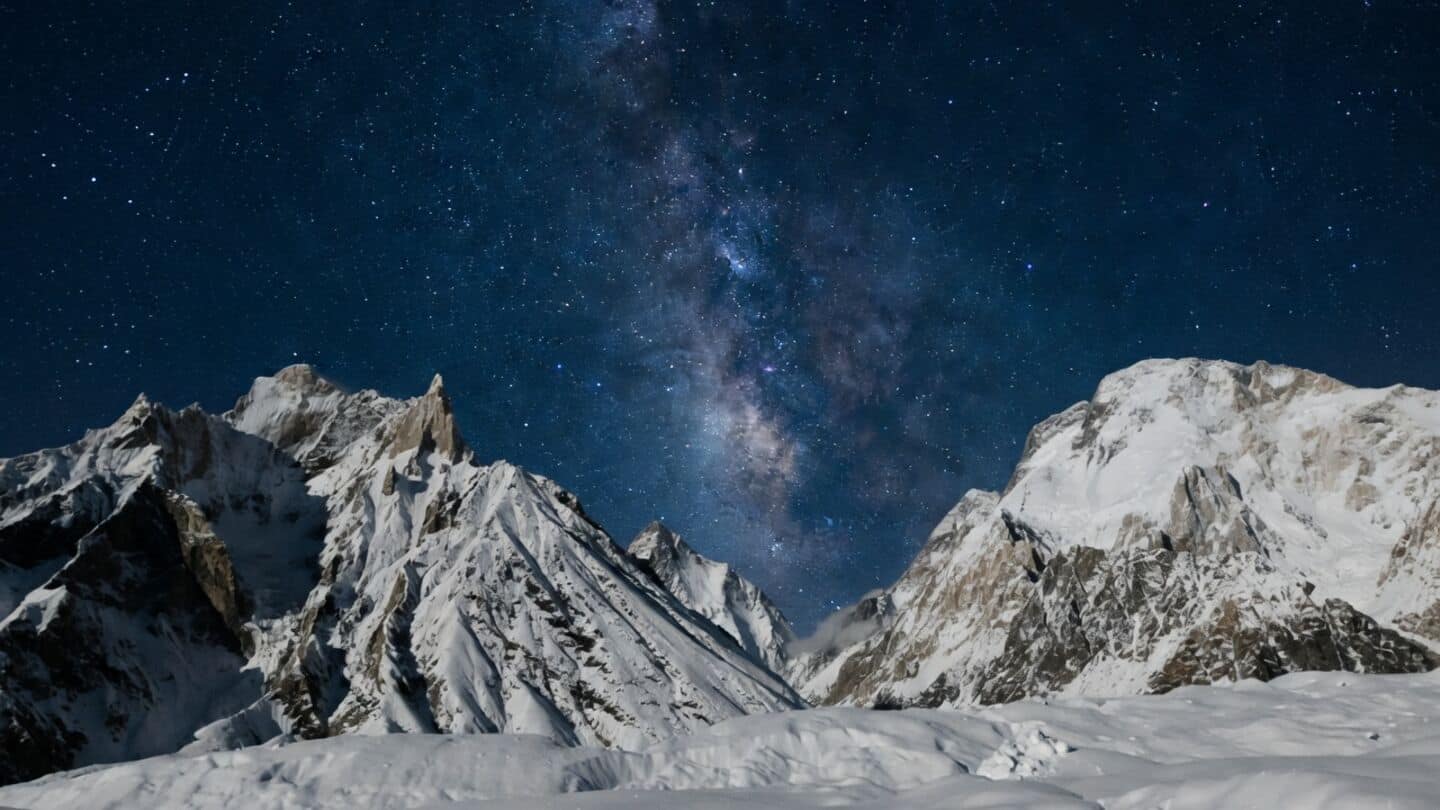 Avalanche at Himlung Himal camp leaves at least 10 missing