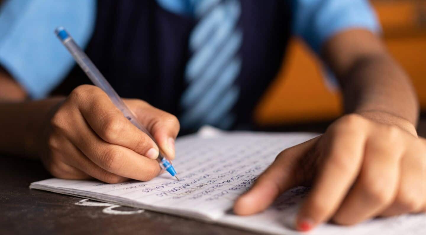 सुप्रीम कोर्ट ने CBSE को दिखाया आईना, 9वीं में 'तीसरी भाषा' पर नया मोड़