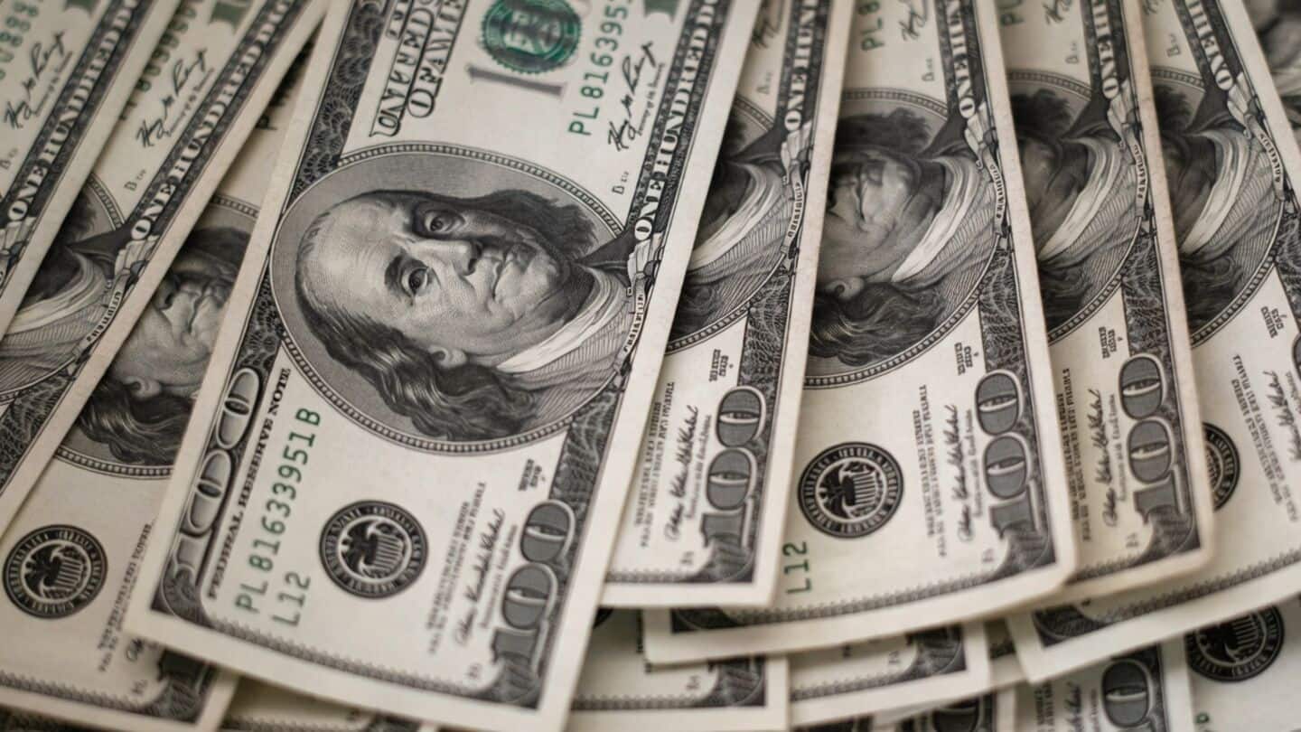 Indian banks cut FCNR rates after RBI ends swap facility