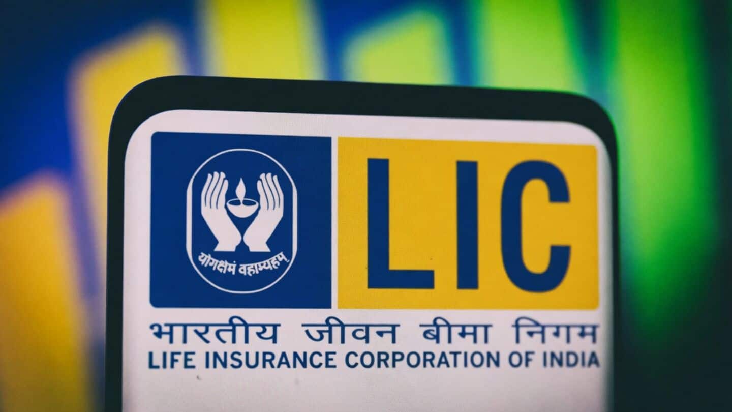 Government discounted LIC stake sale knocks shares to ₹400.25