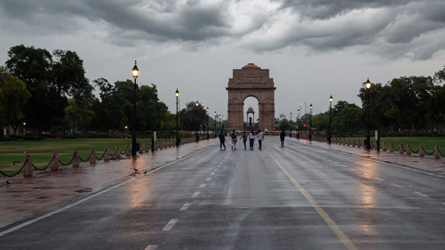 Monsoon withdrawal leaves Delhi's AQI at 145, IMD forecasts rain