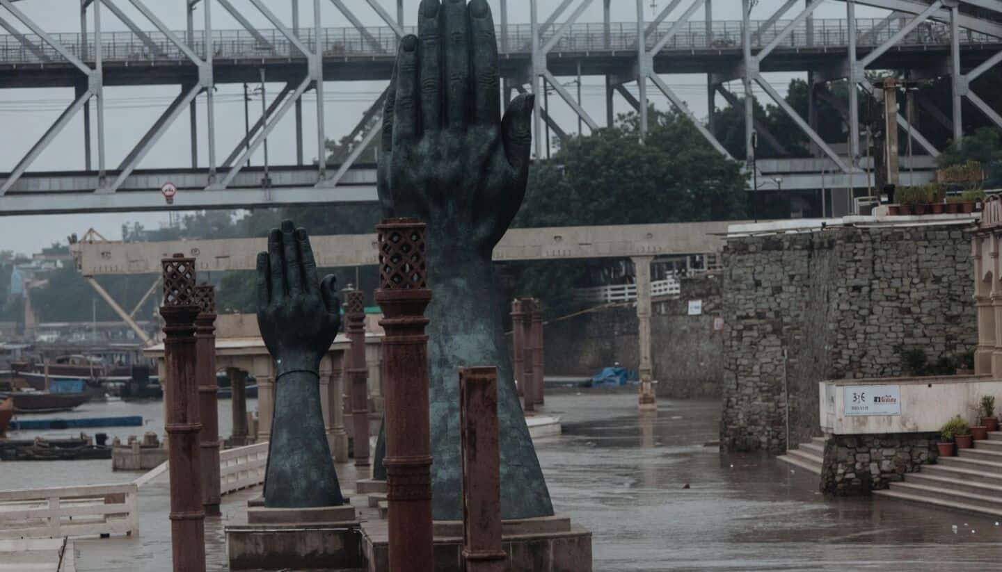 Heavy rains flood Varanasi ghats, rooftop cremations and boats halted