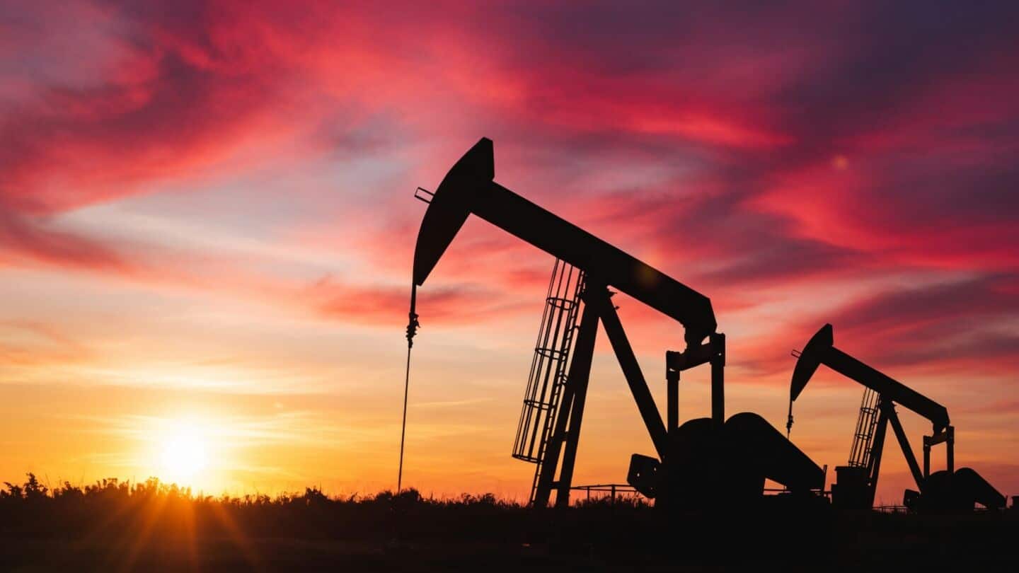 Crude prices tick higher as US extends blockade on Iran