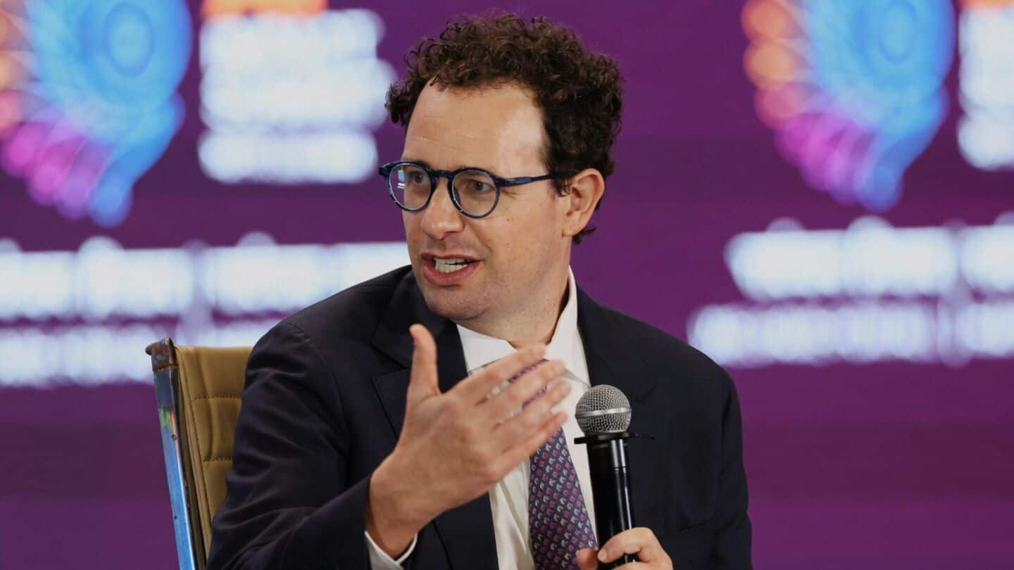 Anthropic and OpenAI propose slowing AI, worrying data center investors