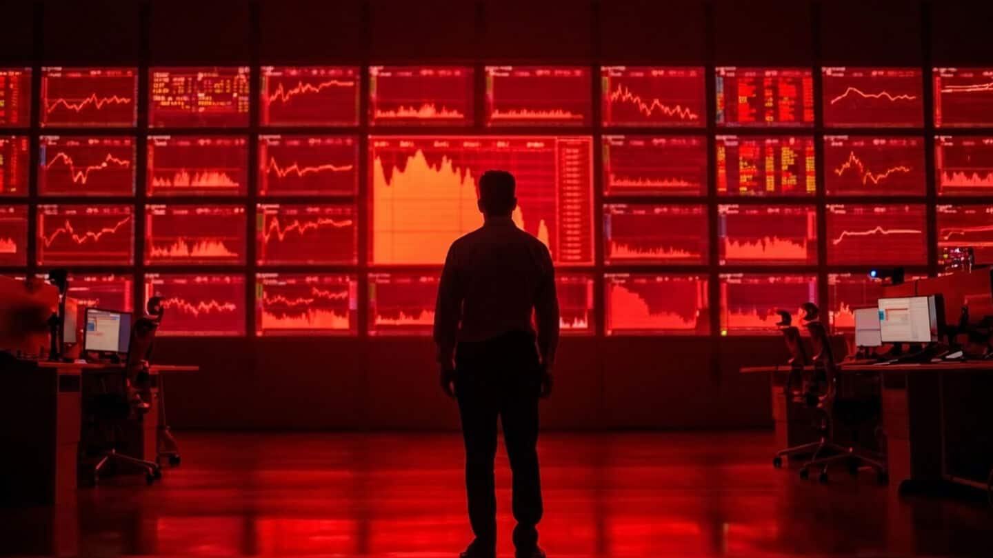 Market crash: Sensex tanks 906 points, wipes out ₹13.5 lakh crore