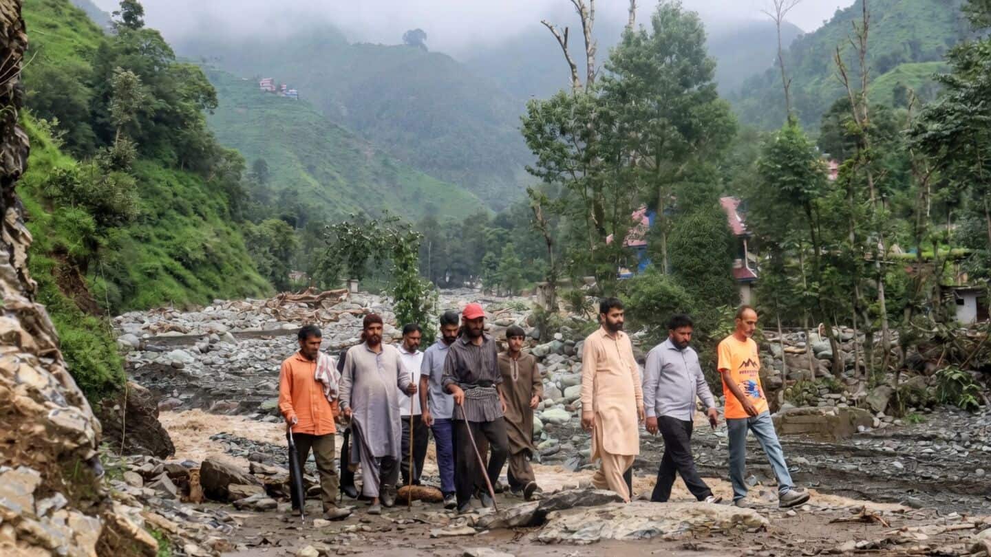 Jammu and Kashmir floods, landslides kill 17, pause Amarnath Yatra