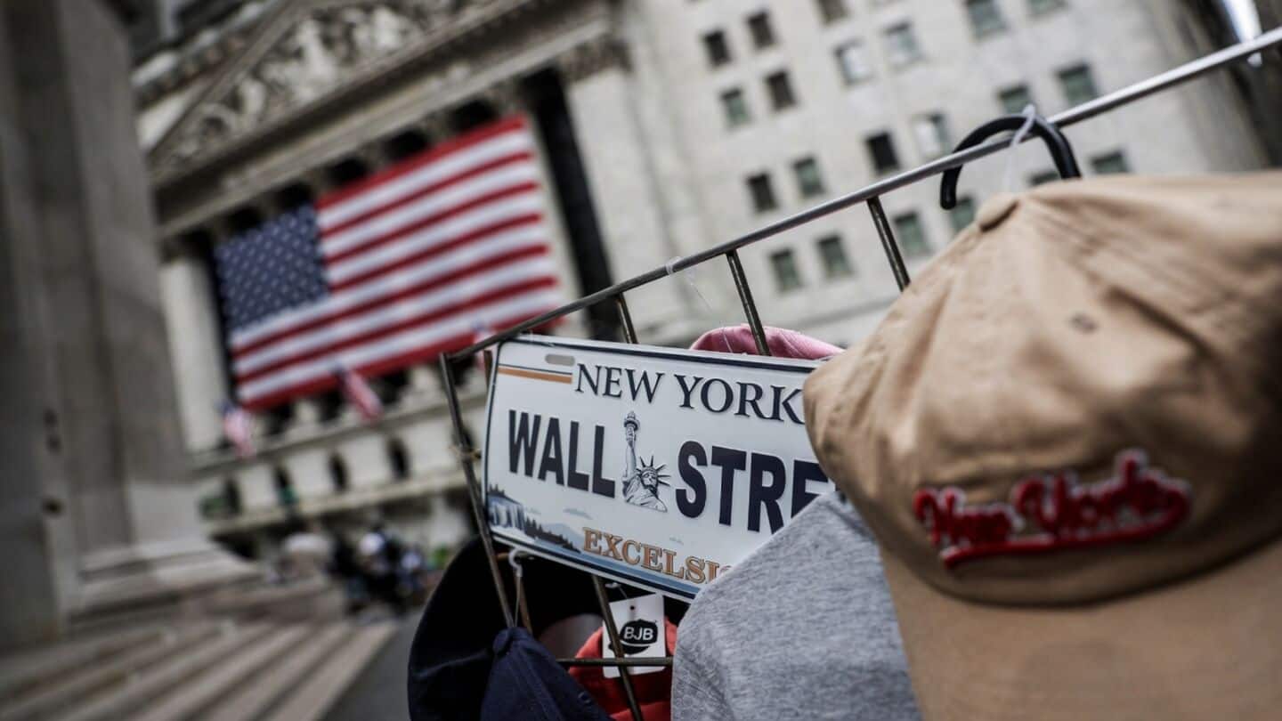 Major chip stocks slide, Dow rises 150 points Wednesday