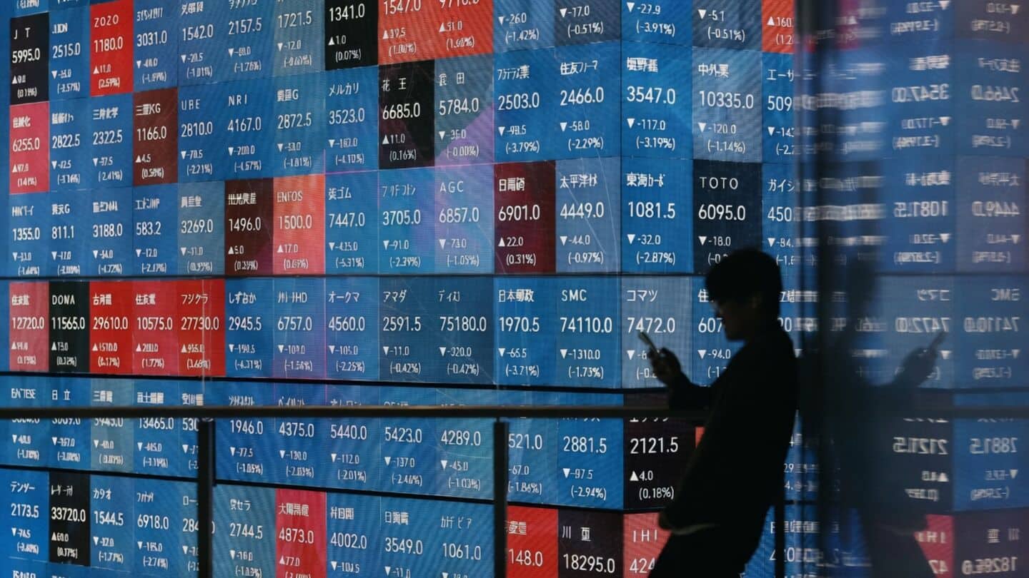 Asian stocks volatile as Brent falls after Iran Oman talks