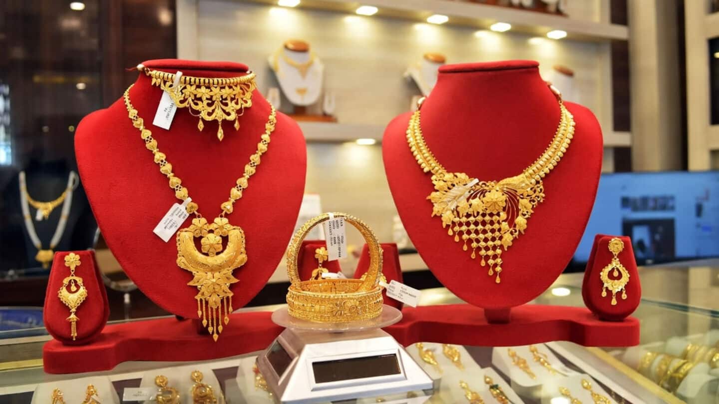 MCX gold ₹1.54L/10g and silver ₹2.35L/kg rise, Comex gains