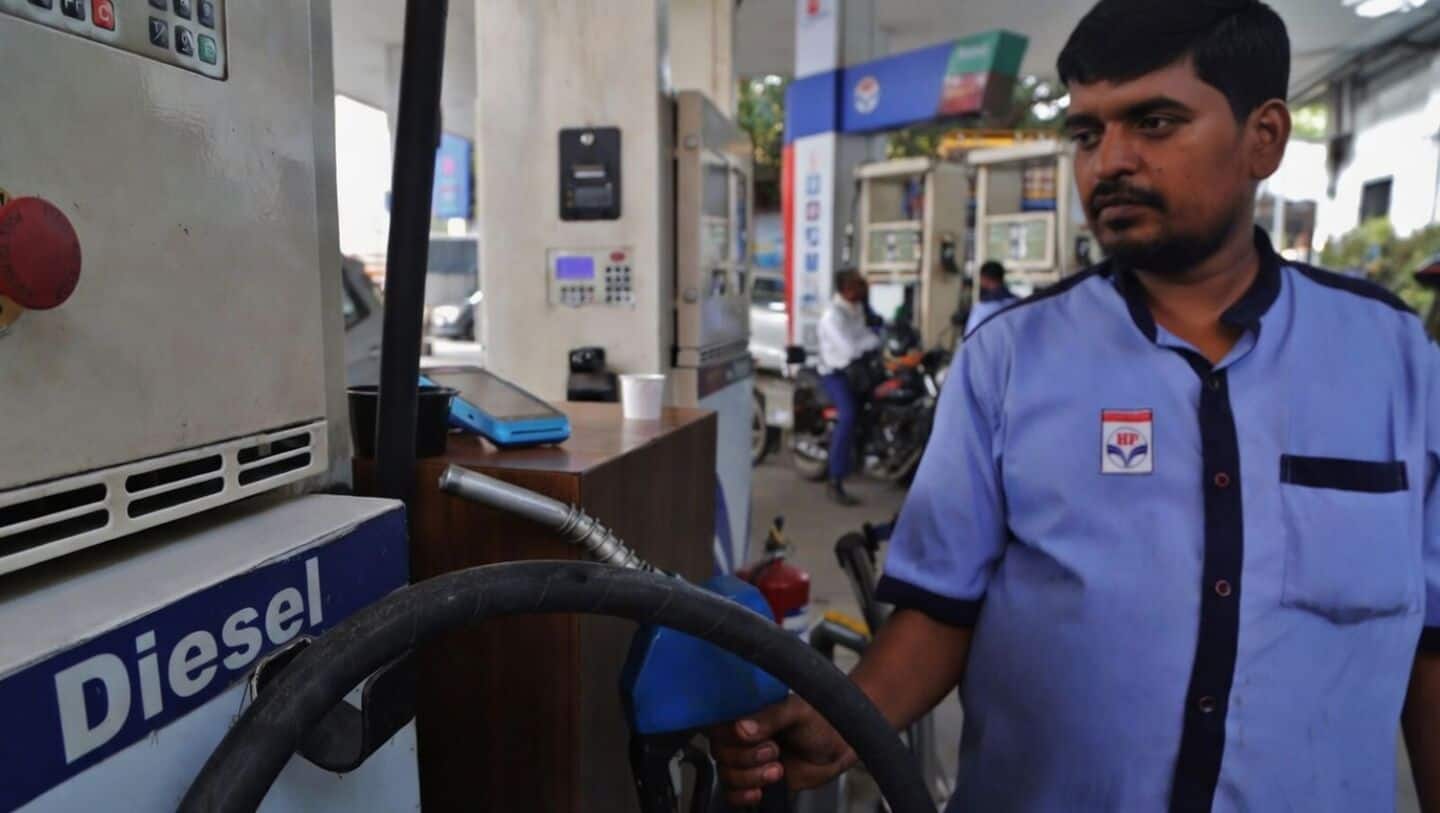 Oil prices jump as U.S.-Iran ceasefire uncertainty fuels supply fears