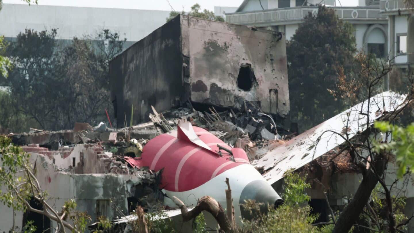 Boeing and Minister Naidu pay tribute, vow AI-171 probe support