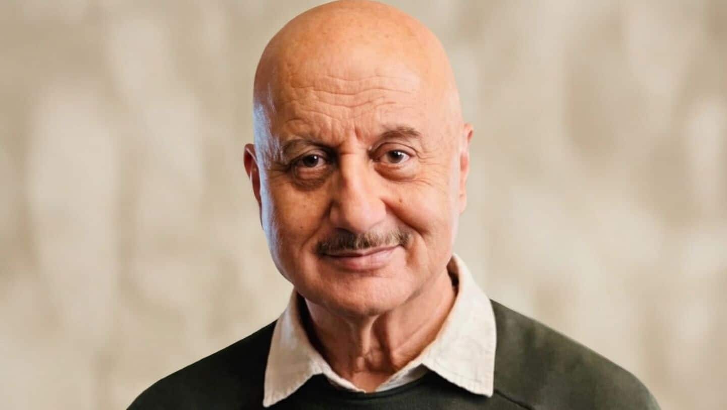 Anupam Kher returns to stage with 'Jaane Pehchaane Anjaane'