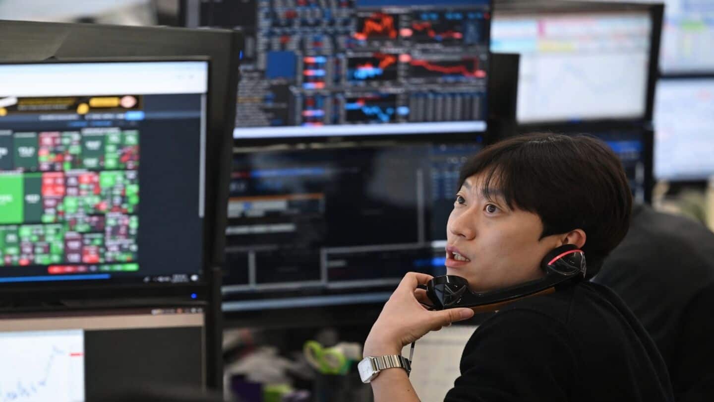 South Korea's KOSPI plunges over 8%, halted for 20 minutes