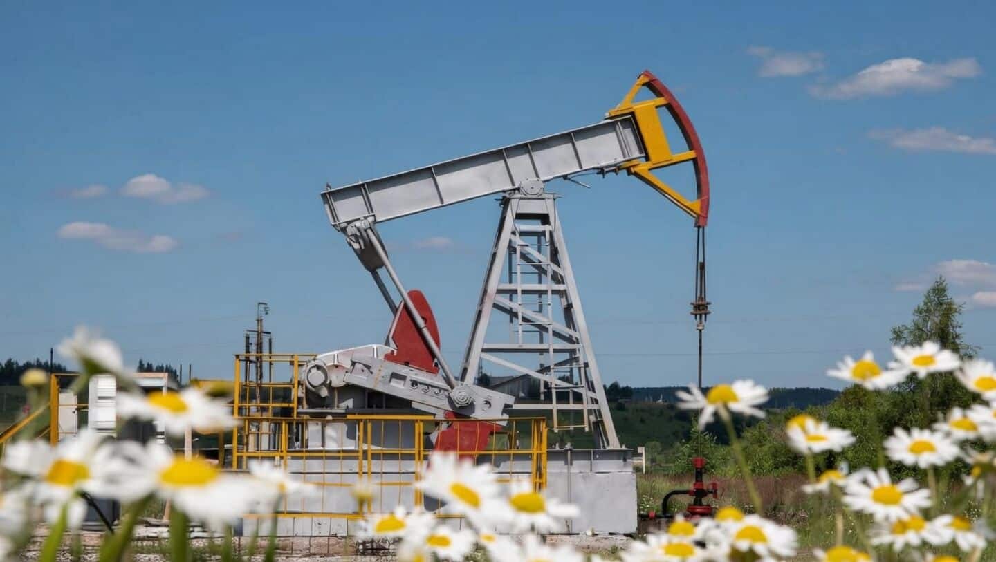 Brent crude $113.17 amid Gulf tensions, global recession fears