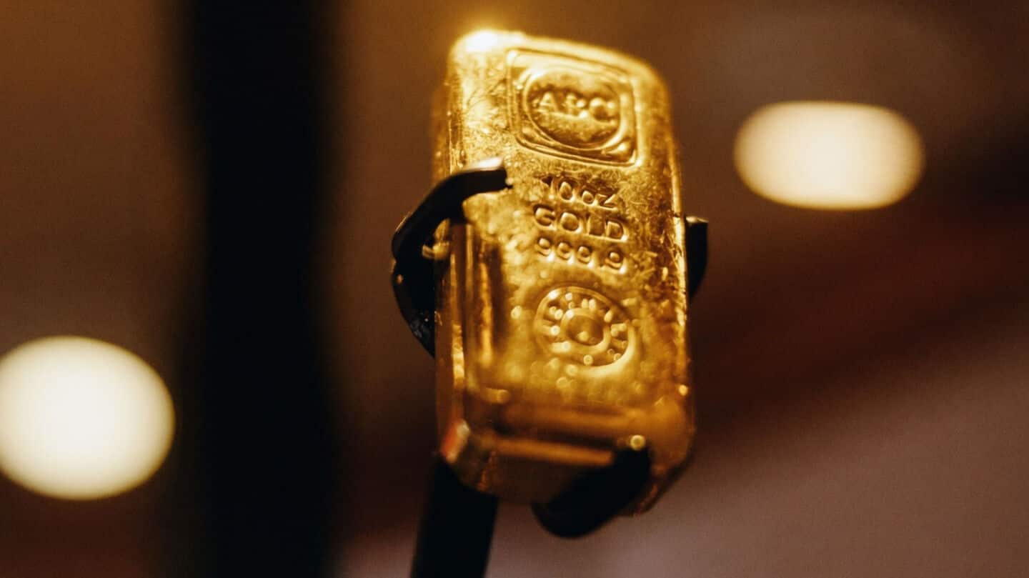 Gold slips under $4,000 per ounce, ending 3-year rally