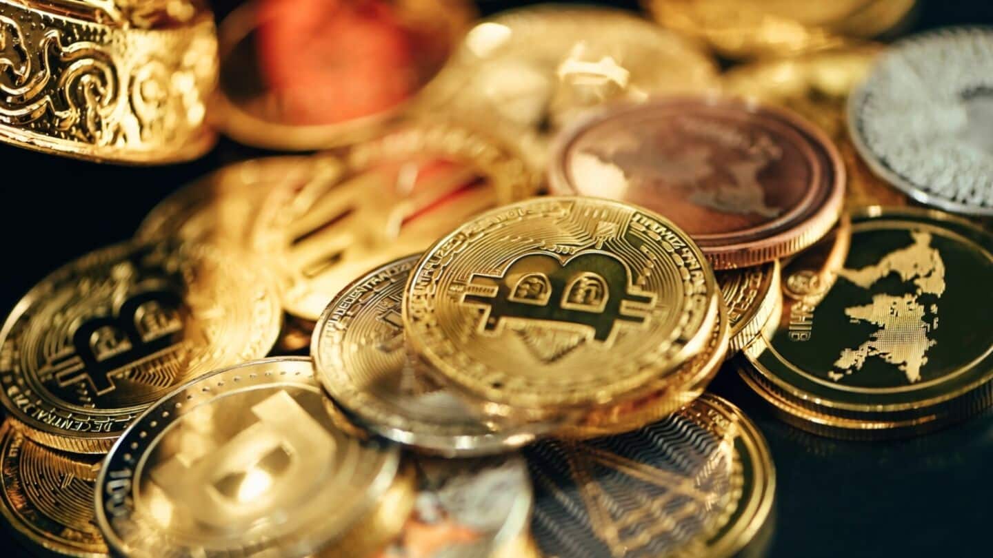 Bitcoin holds near $83,000 79.6L amid US spot ETF inflows