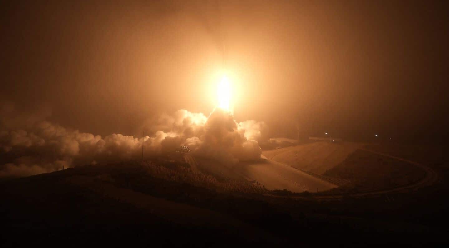 SpaceX launches 27 Starlink satellites from Vandenberg, passes 11,000