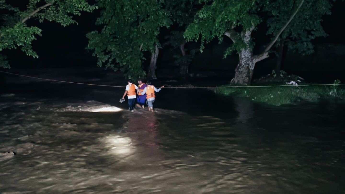 Four picnickers stranded overnight at Handikundi near Khandwa Madhya Pradesh