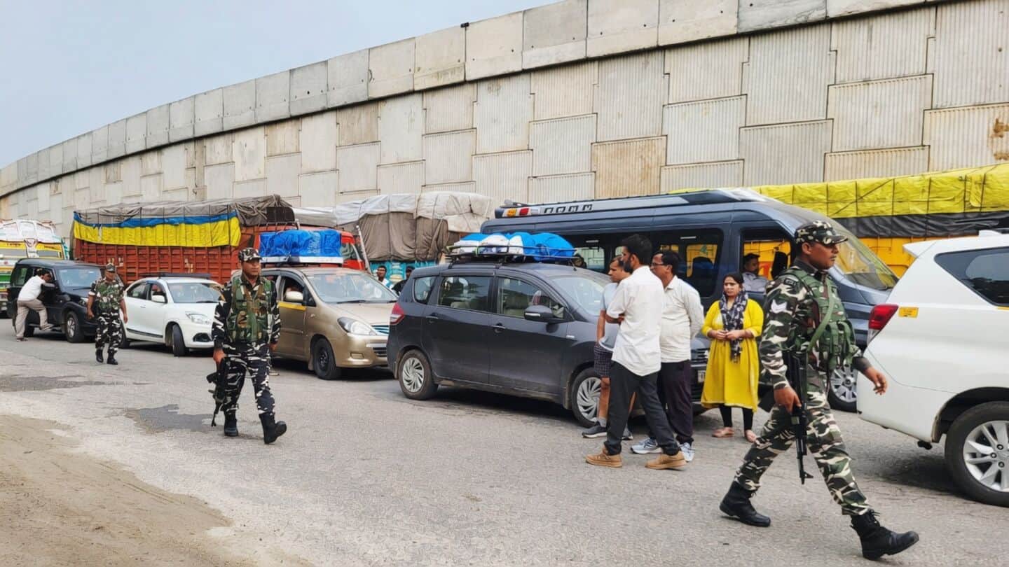 Traffic halted near Navyug Tunnel, thousands stranded on Jammu-Srinagar highway