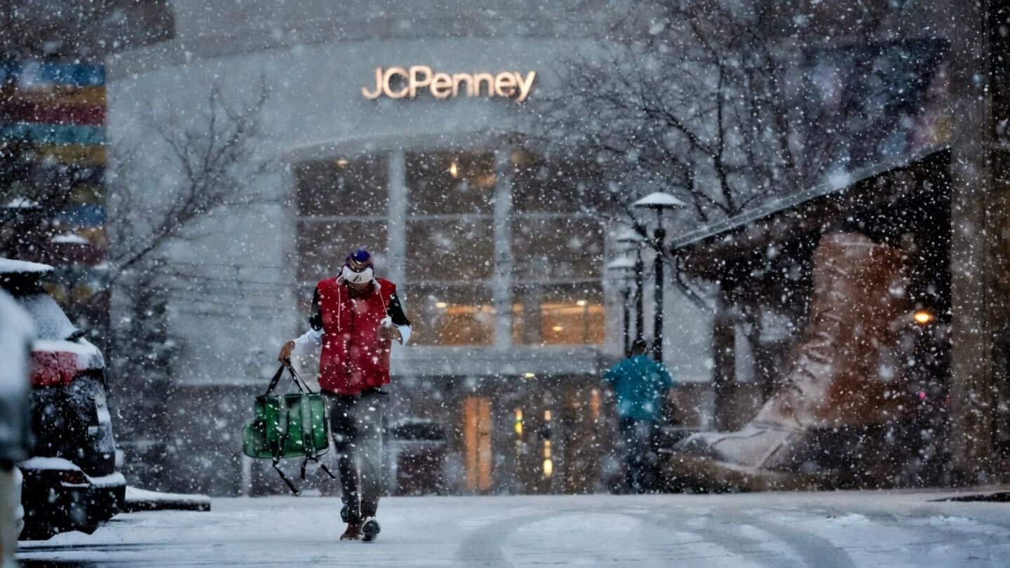 Massive nor'easter brings heavy snow, floods, winds and outages nationwide