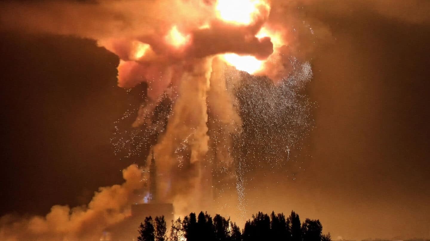 Blue Origin New Glenn rocket explodes into fireball in Florida