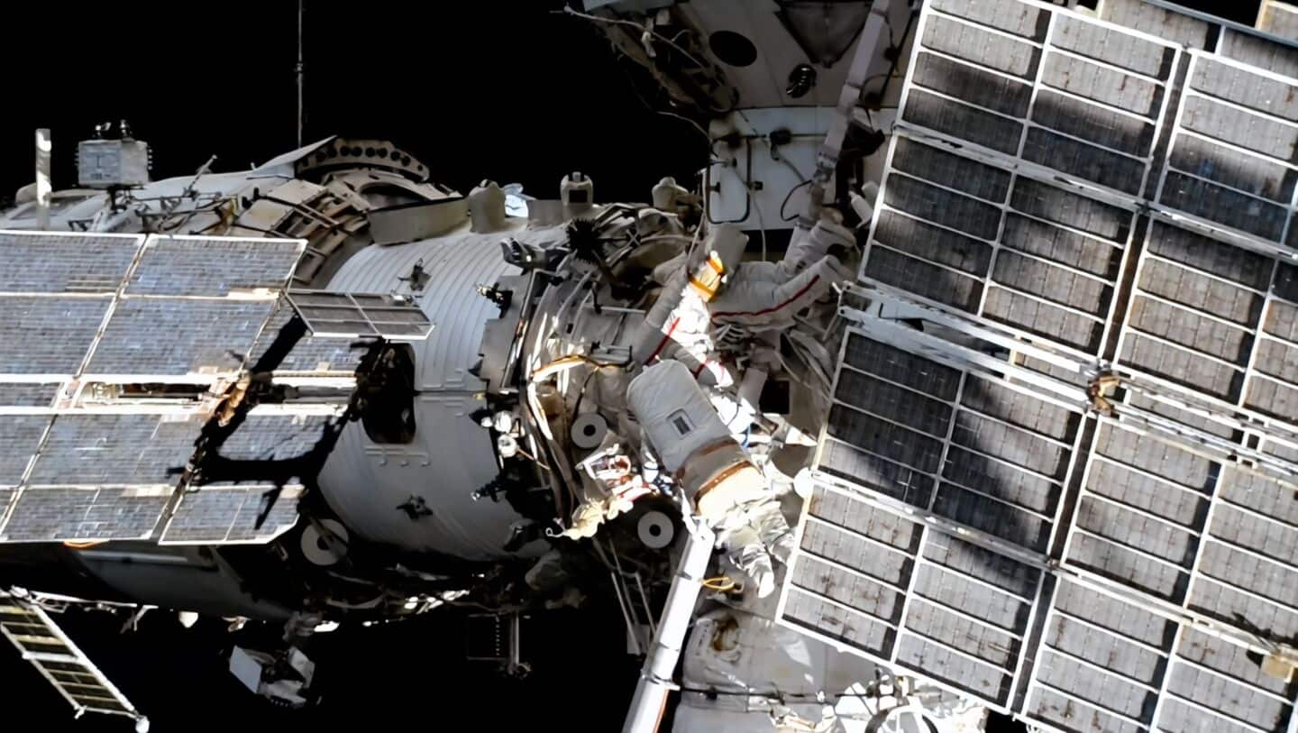 Russian cosmonauts install 'Solntse-Teragerts' to track solar flares until 2028