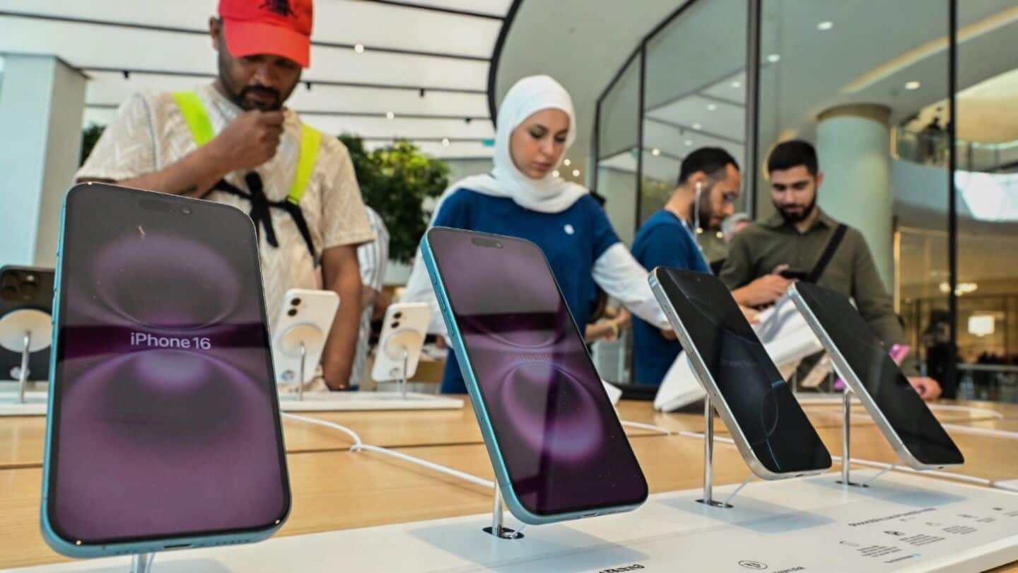 Apple's stock jumps $650 billion in value amid AI struggles