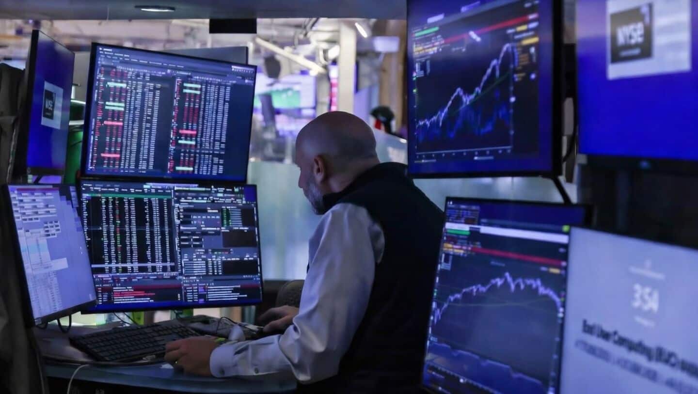 Dow tops 50,000 as stocks rally on AI and earnings