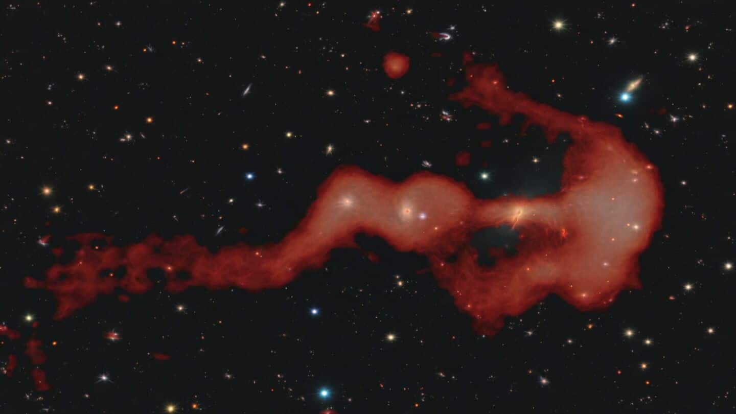 Indian researchers discover RAD-BAARG bow-and-arrow radio galaxy 1.8 million light-years