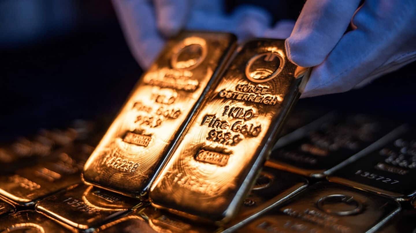 RBI actions strengthen rupee, gold slips to ₹149,671 on MCX