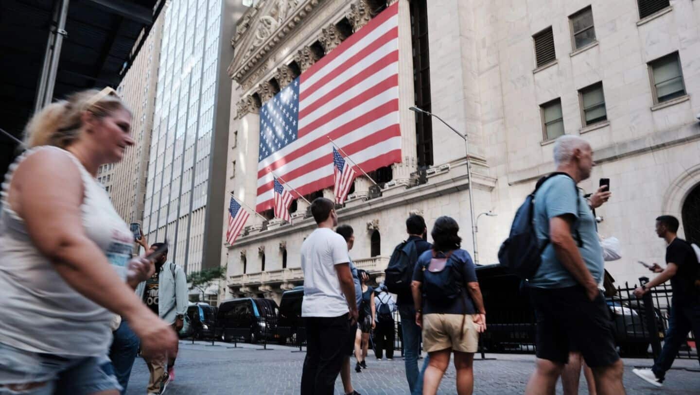 US companies added 122,000 jobs in May 2026, beating expectations