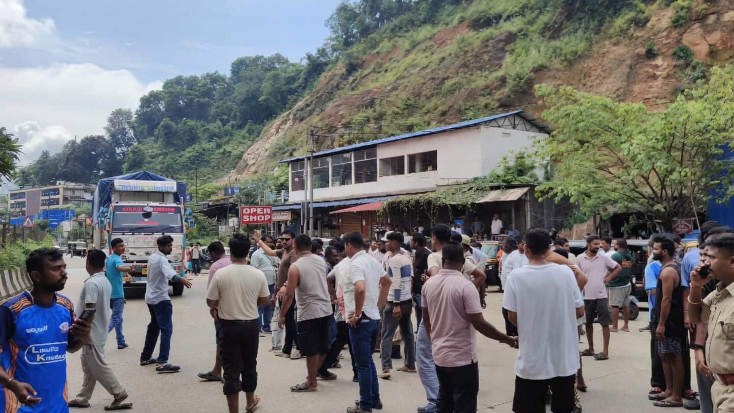शिलांग में भड़की हिंसा: असम की गाड़ियां तोड़ीं, सड़कें ठप; टैक्सी सेवाएं बंद
