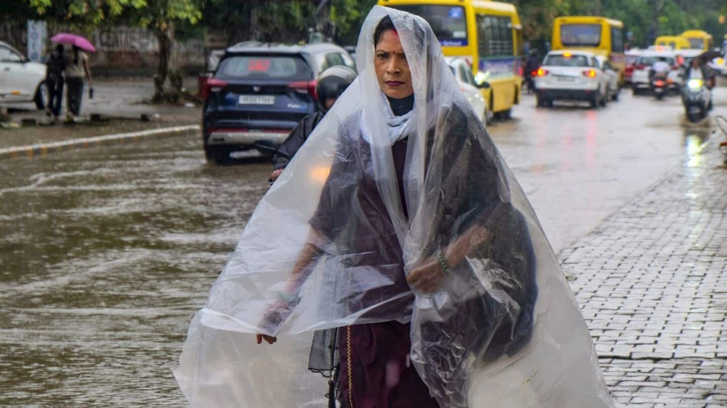 Sudden Gurugram downpour floods IFFCO Chowk metro, evening commute disrupted