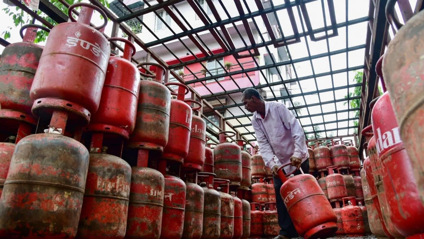 PMUY families pay ₹642 as India heavily subsidizes LPG prices