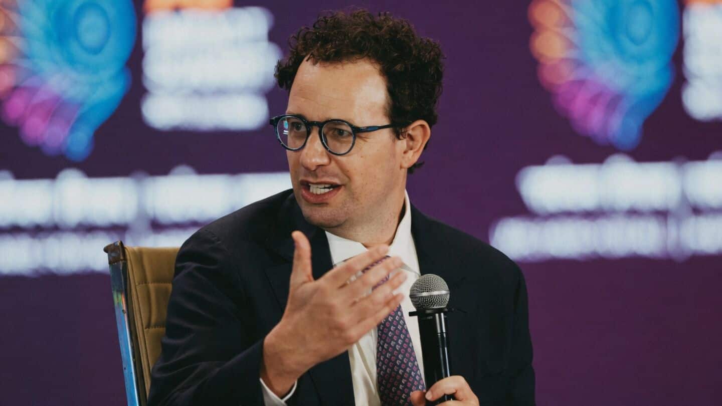 Washington split on AI regulation as safety concerns rise