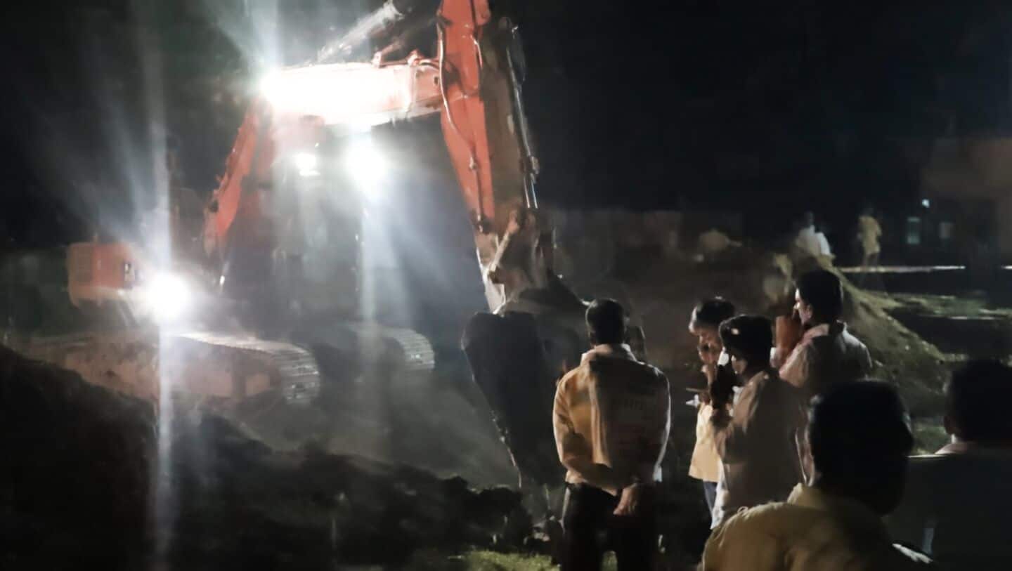 Bhagirath trapped in Jhalaria borewell receiving oxygen under camera watch